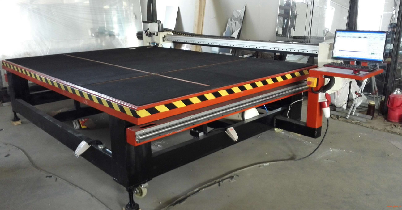 鋼化玻璃生產車間