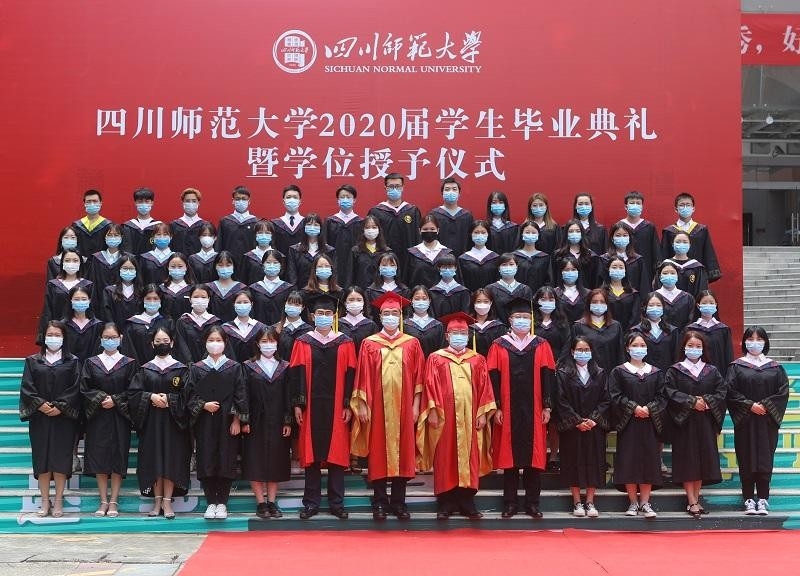 1651975615847200.jpeg 毕业典礼