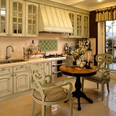 传统典雅的乡村厨房