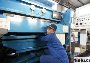 济南铁路焊轨基地备足马力生产500米长轨条,确保开春铁路施工顺利进行