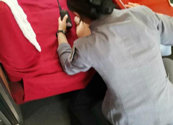 与死神赛跑,为生命让路——京广高铁上演生死时速,郑客高姐助旅客转危为安