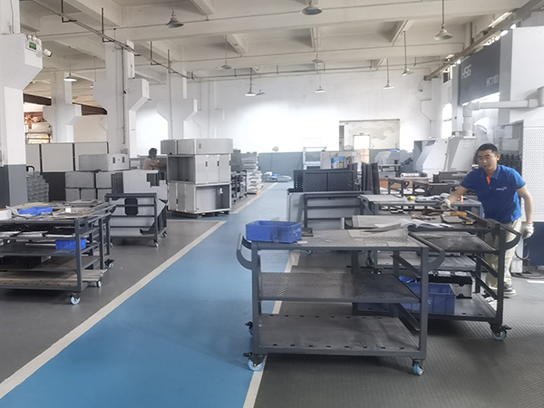 廠房（fáng）內工作人員