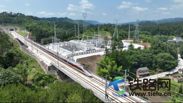 渝厦高铁重庆东至黔江段正式开通运营