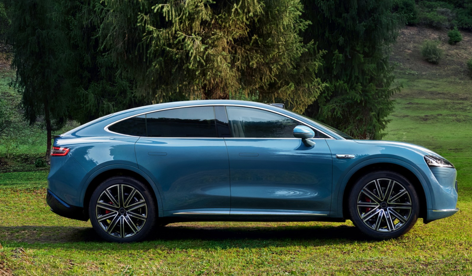 智驾已成年轻人购车刚需，智界R7与小米YU7怎么选？