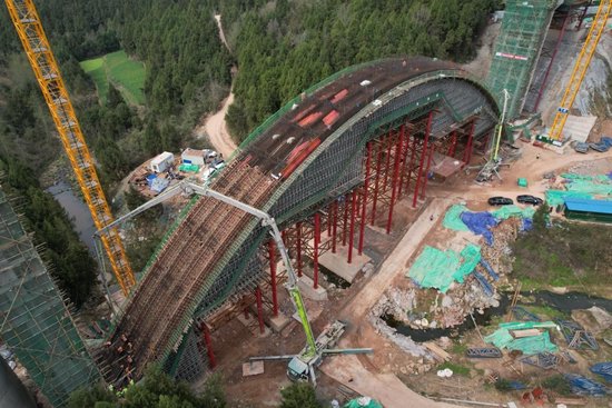 国内在建最大跨度！亭子口灌区一期工程一拱式渡槽启动浇筑