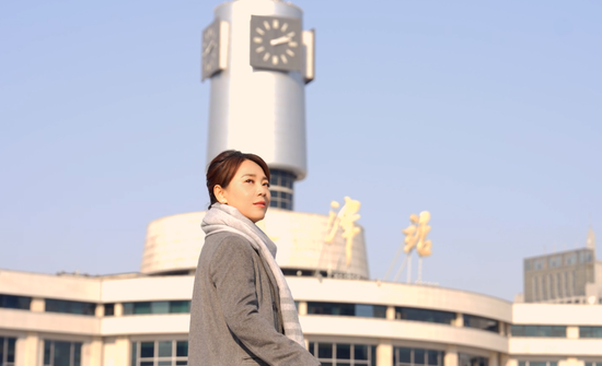 高铁上看风景（作者：张莉  朗诵：劳春燕）