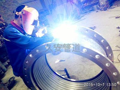 不锈钢波纹补偿器制作现场