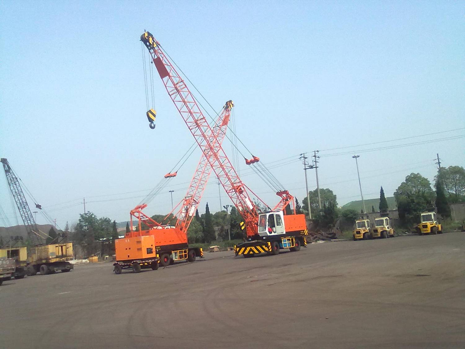 江蘇鎮江港碼頭選購的LQD30輪胎吊