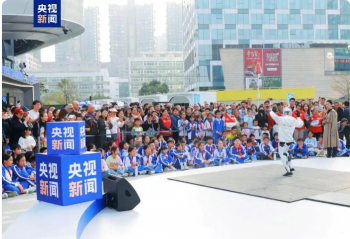 总台举办机器人互动展演，线上线下共掀智造浪潮